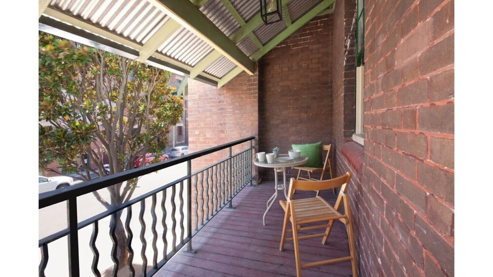 Entire House one Minutes Walk to the Harbour Bridge