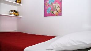 1 chambre, fer et planche à repasser, accès Internet, draps fournis