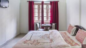 3 bedrooms, desk