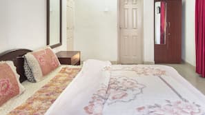 3 bedrooms, desk