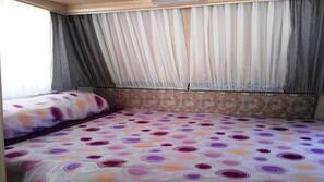 Free WiFi, linens