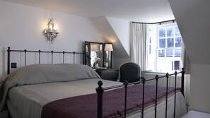 1 bedroom, iron/ironing board, free WiFi, linens