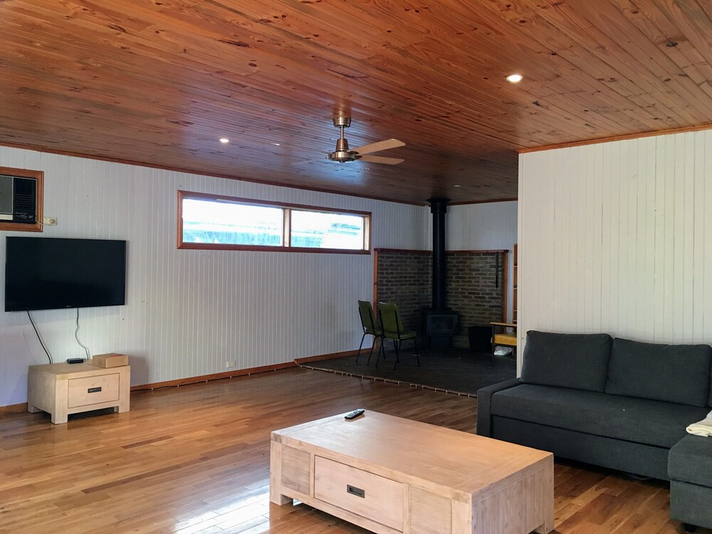 Romantic Lakeside Getaway with Spa Pet Friendly 20 OFF Deals