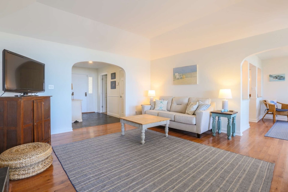 Oceanfront Beach House with Amazing Views, Private Beach Access, Sundeck, Yard & Screened Porches.