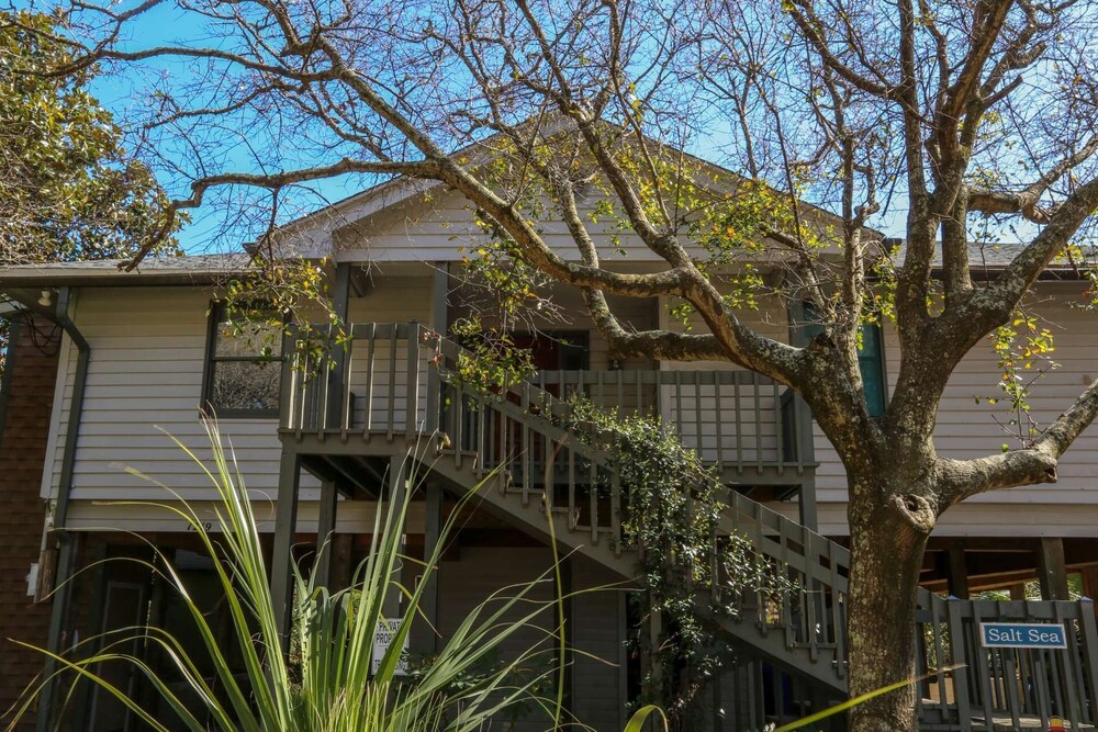 Oceanfront Beach House with Amazing Views, Private Beach Access, Sundeck, Yard & Screened Porches.