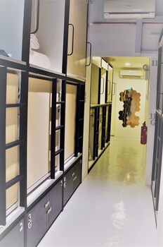 Beary Nice Pod Hostel Reviews Photos Rates Ebookers Com