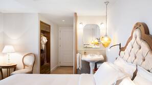 In-room safe, desk, blackout drapes, soundproofing