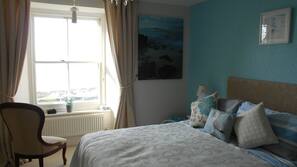 Premium bedding, in-room safe, iron/ironing board, free WiFi