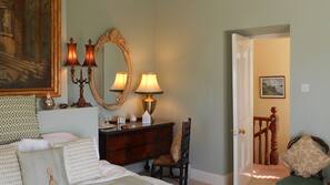 Premium bedding, in-room safe, iron/ironing board, free WiFi