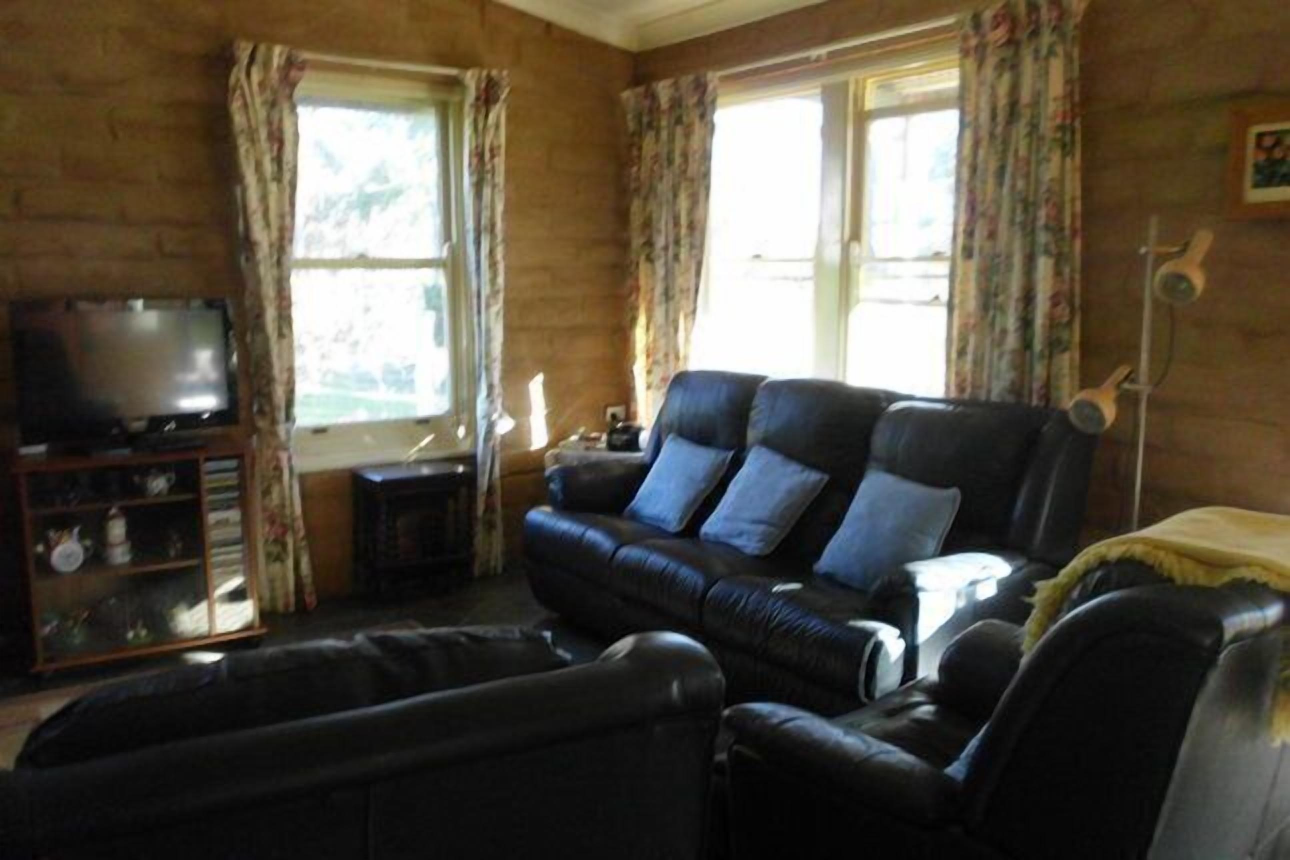 Coona Mudbrick Cotttage