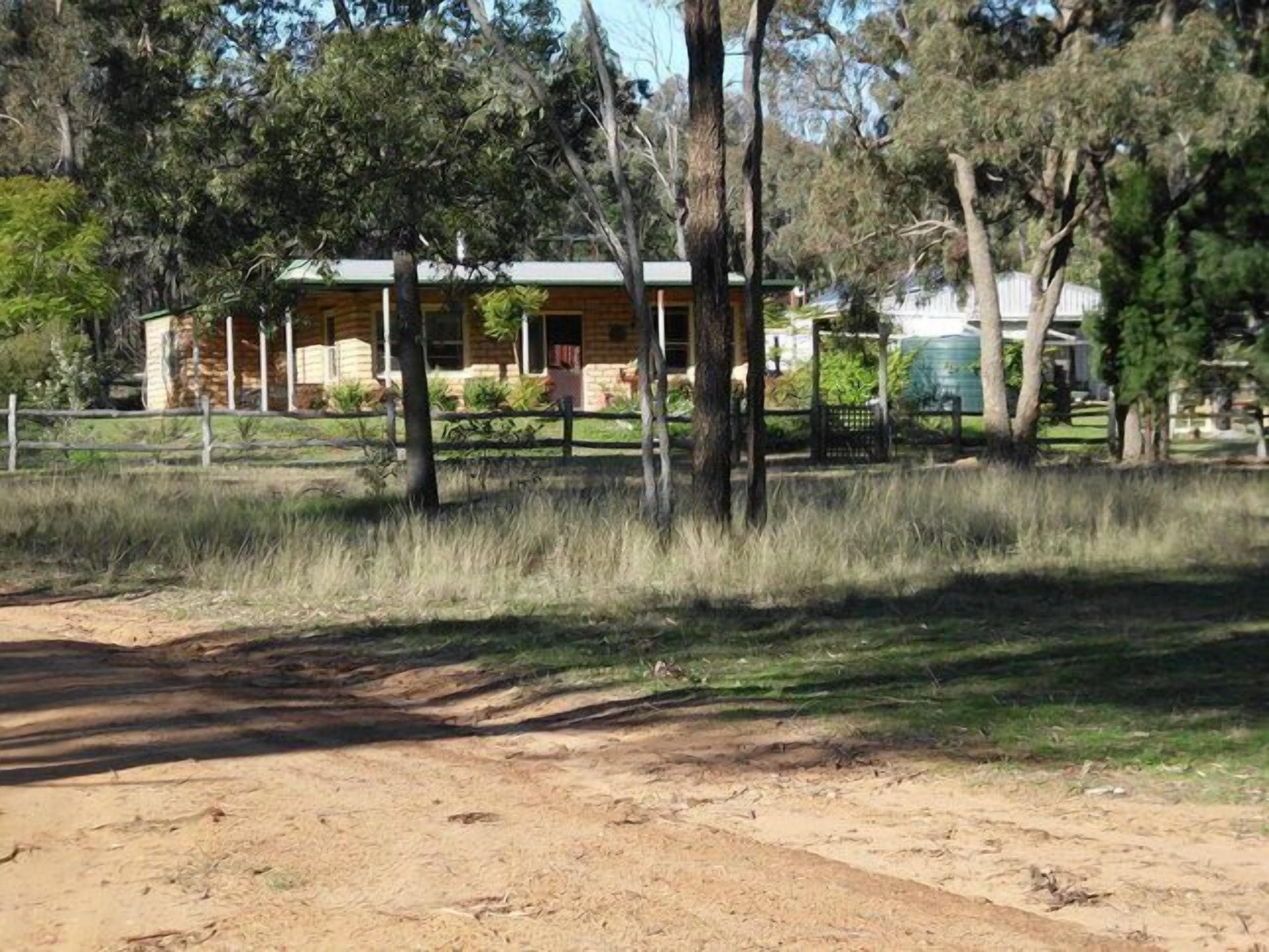 Coona Mudbrick Cotttage