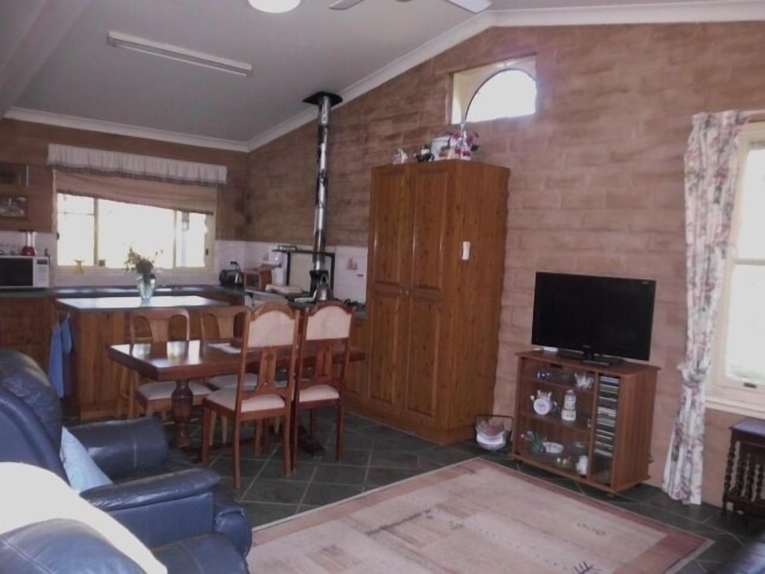 Coona Mudbrick Cotttage