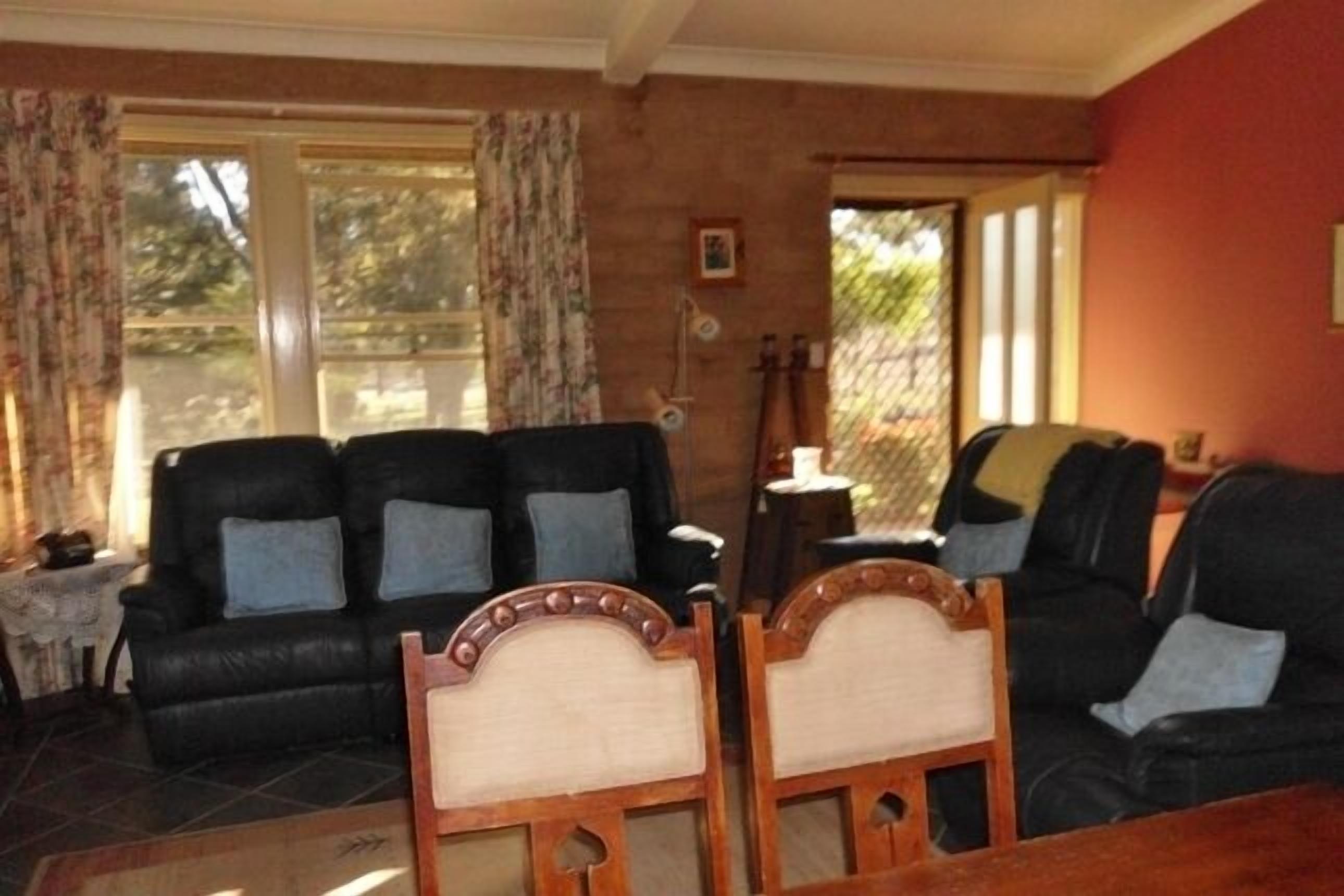 Coona Mudbrick Cotttage