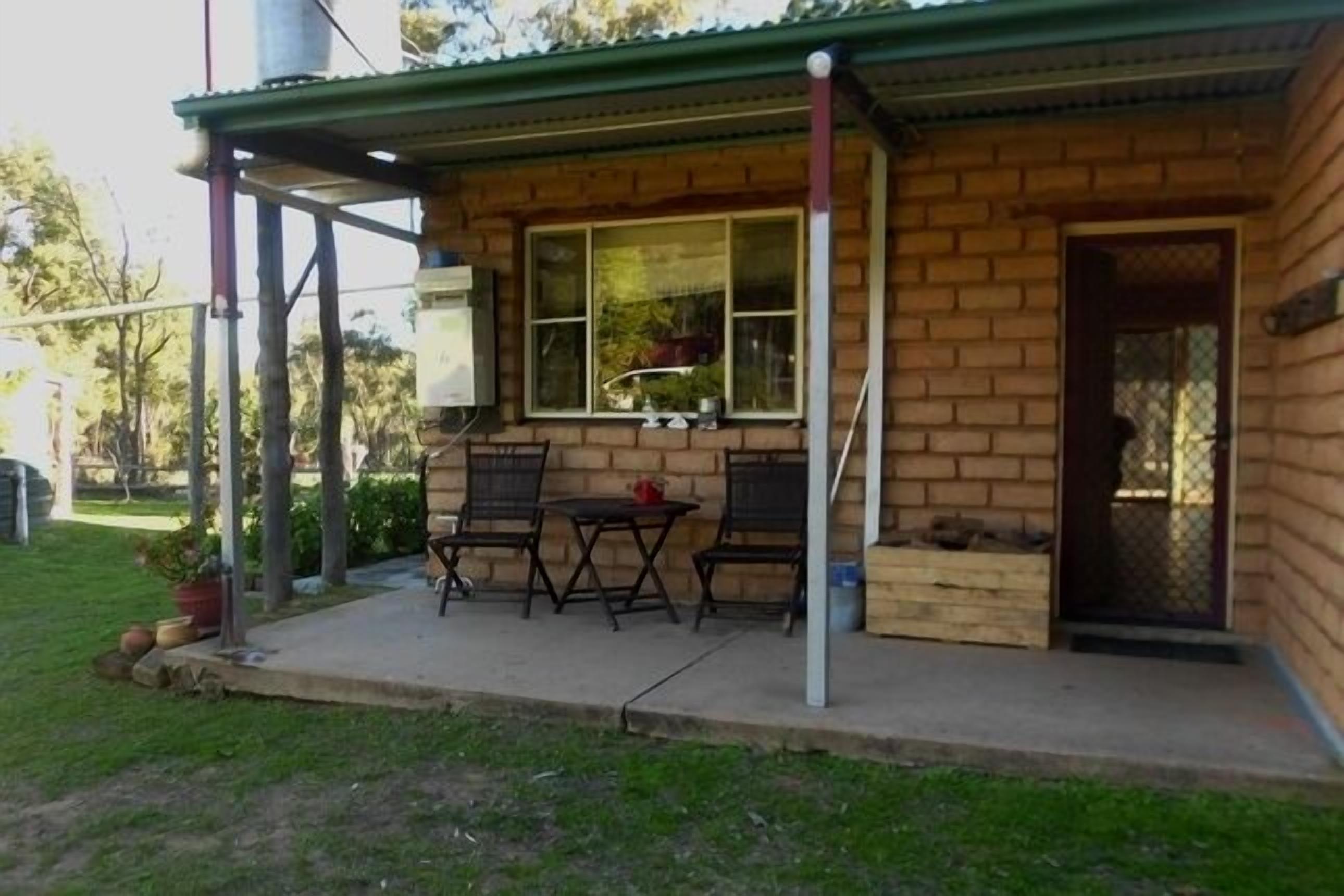 Coona Mudbrick Cotttage