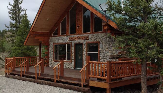 Crooked Finger Lodge Located In The Heart Of Leadville Athletic Events In Twin Lakes Co Expedia