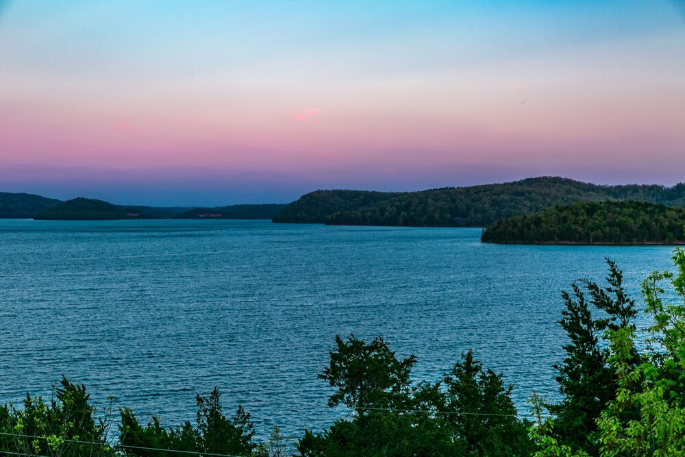 Spectacular 180° Views from Lakefront Beaver Point Lodge on Stunning Beaver Lake