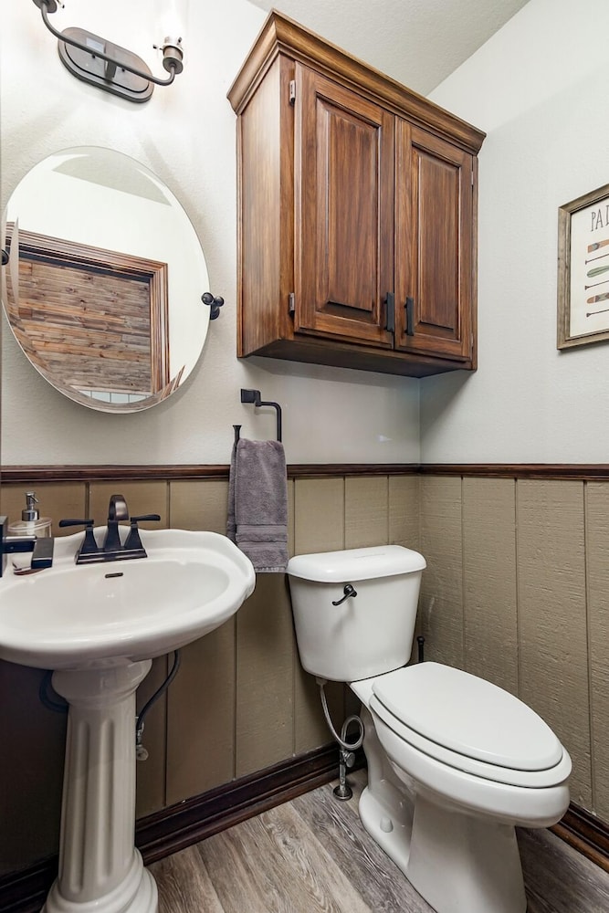 Bathroom, Spectacular 180° Views from Lakefront Beaver Point Lodge on Stunning Beaver Lake