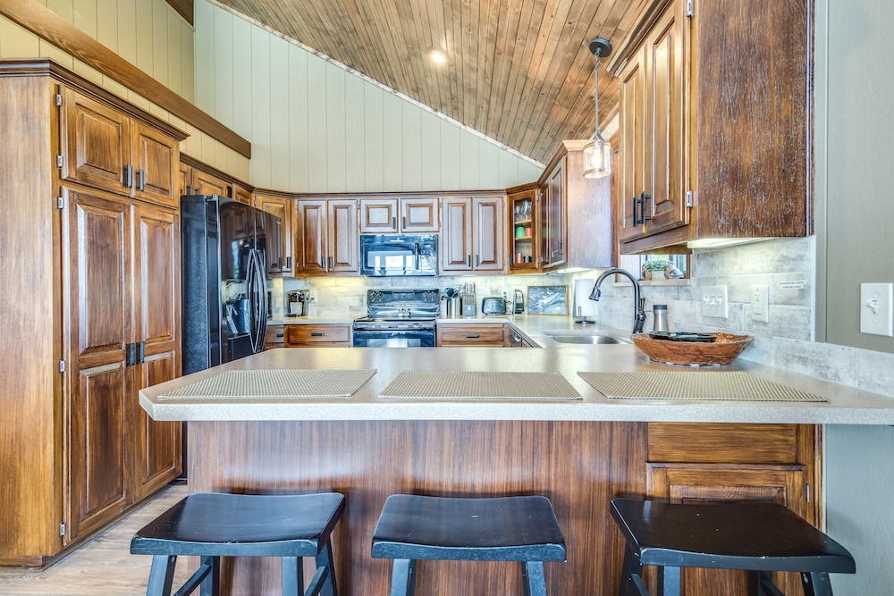 Private kitchen, Spectacular 180° Views from Lakefront Beaver Point Lodge on Stunning Beaver Lake