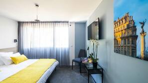 Premium bedding, in-room safe, desk, iron/ironing board