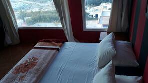 2 dormitorios, escritorio, cortinas opacas y ropa de cama