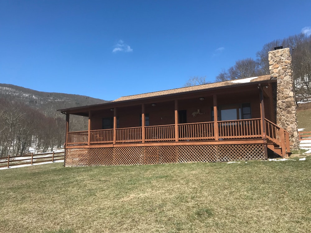 Seldom Seen Farm on 172 Acres in Highland County, Doe Hill 2019 Room