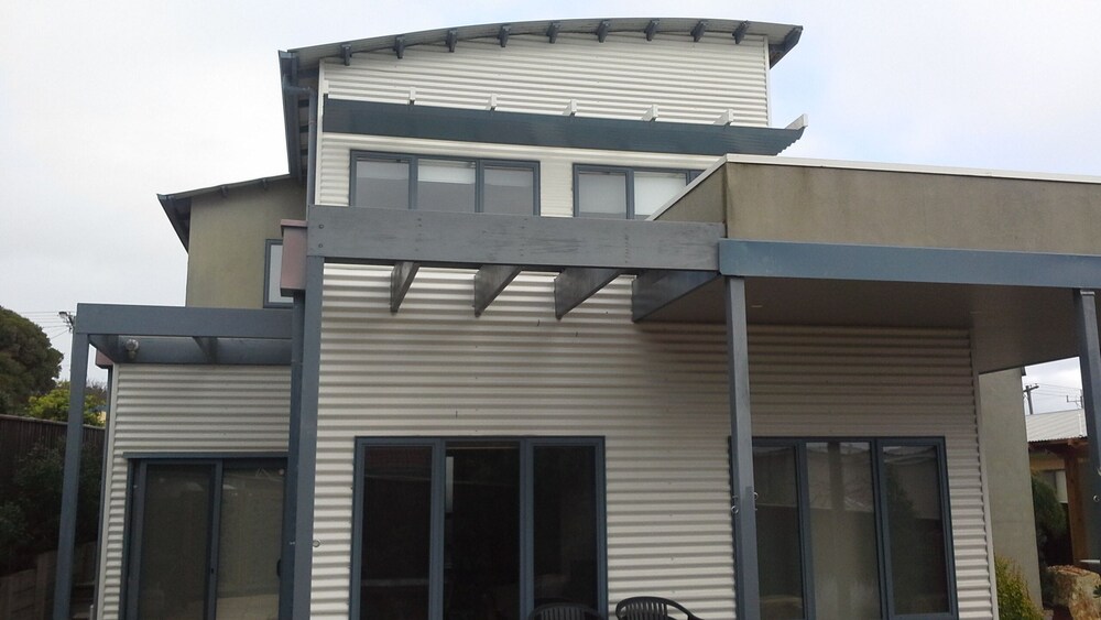 Retreat to Bay Breeze at Coronet Bay