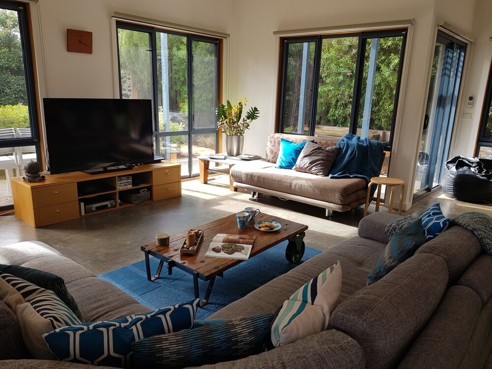 Retreat to Bay Breeze at Coronet Bay