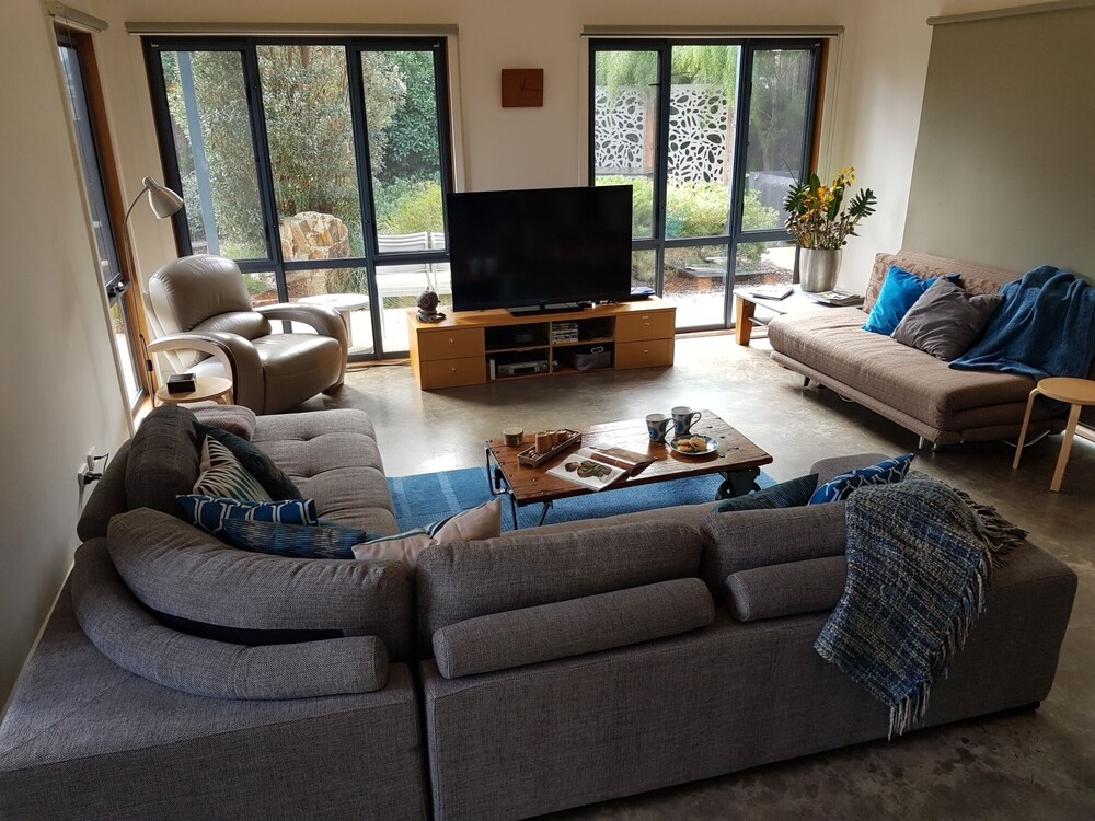 Retreat to Bay Breeze at Coronet Bay