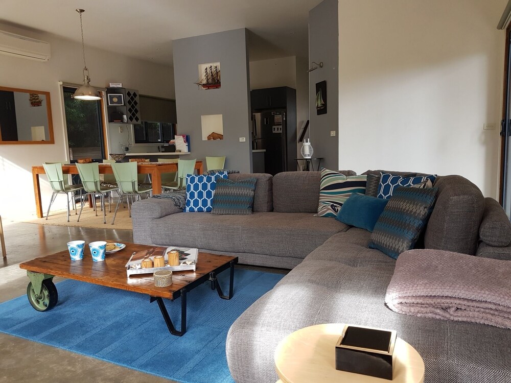 Retreat to Bay Breeze at Coronet Bay
