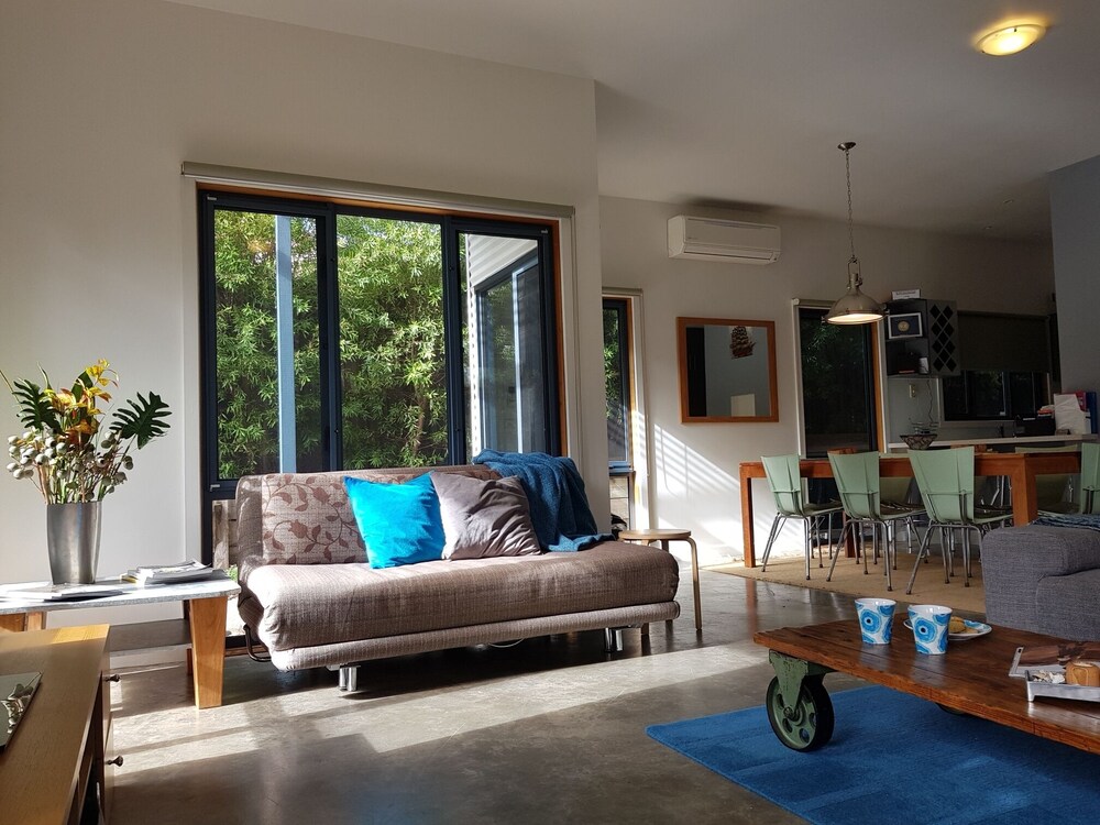 Retreat to Bay Breeze at Coronet Bay