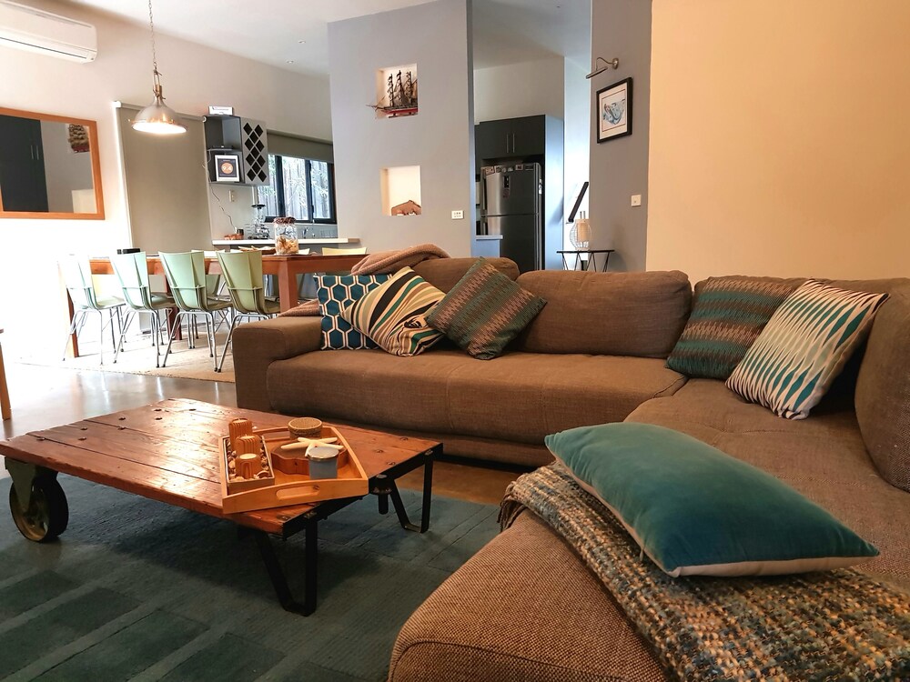 Retreat to Bay Breeze at Coronet Bay