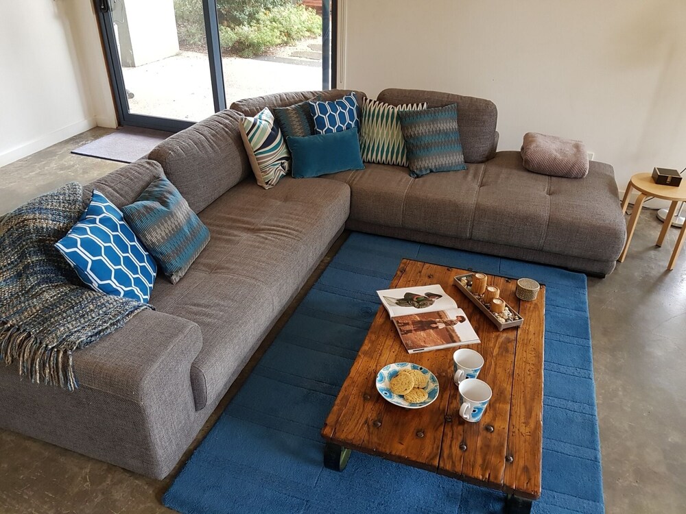 Retreat to Bay Breeze at Coronet Bay