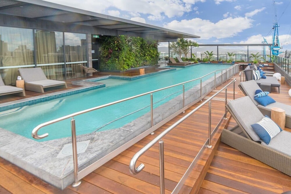 High End Living Across From Convention Centre