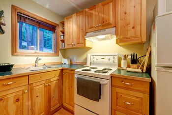 Lakefront Private Log Cabin Close To Pemberton The Bunkhouse