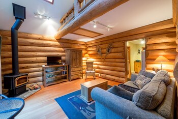 Lakefront Private Log Cabin Close To Pemberton The Bunkhouse