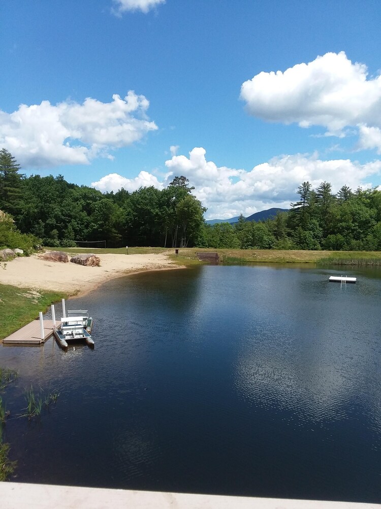 Luxury Townhouse, Amazing views of the White Mountains, minutes off of I93,