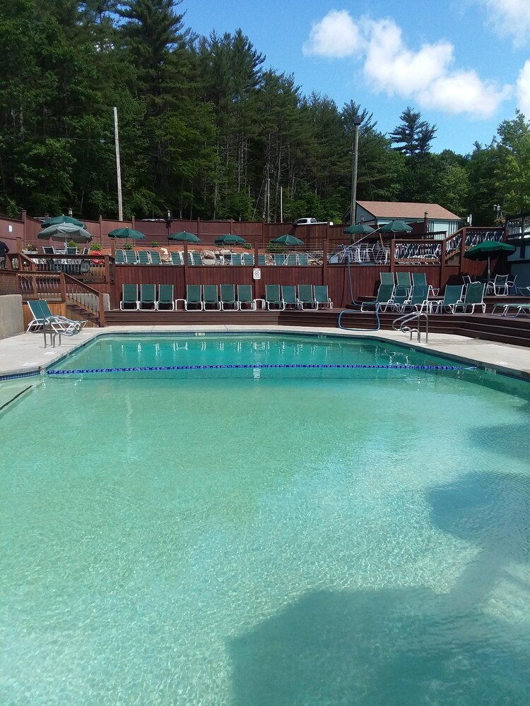 Luxury Townhouse, Amazing views of the White Mountains, minutes off of I93,