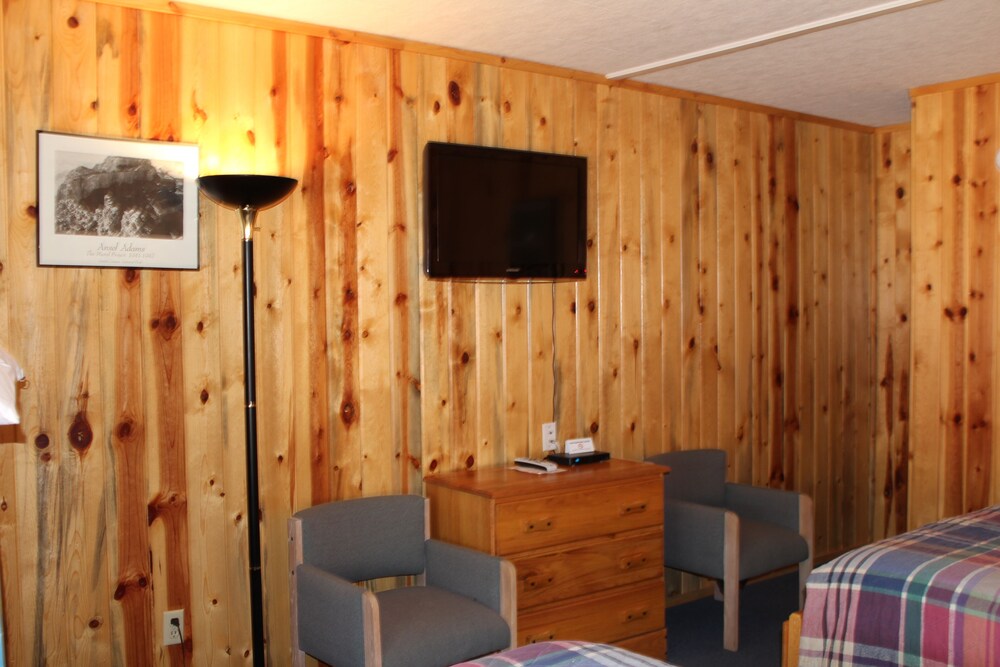 Located in beautiful Alpine, AZ at the historic Talwiwi lodge