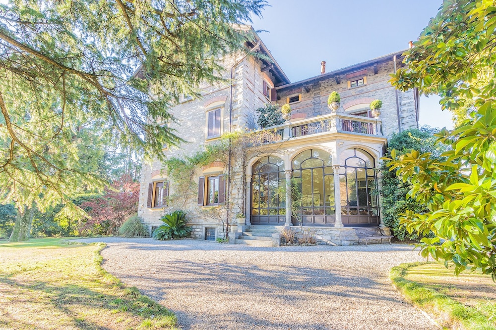 Villa Guzzi Mandello in Mandello del Lario, Italy