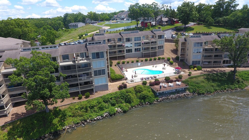 Parkside Place 2 Bedroom Lakefront Condo W/Boat Slip Available for Rent Deals & Reviews (Osage