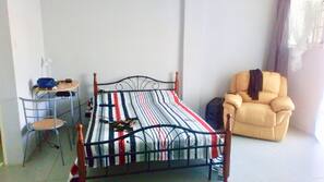 2 bedrooms, iron/ironing board, Internet, linens