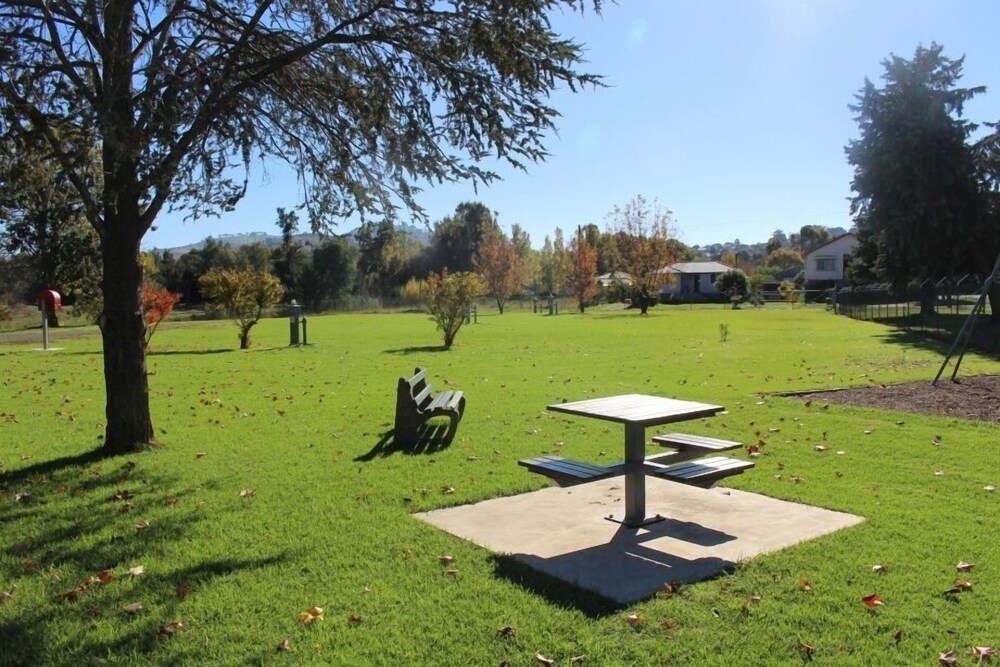 Garden view, Gundagai Tourist Suites