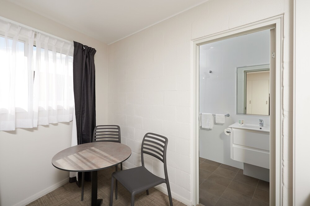 Dining, Gundagai Tourist Suites