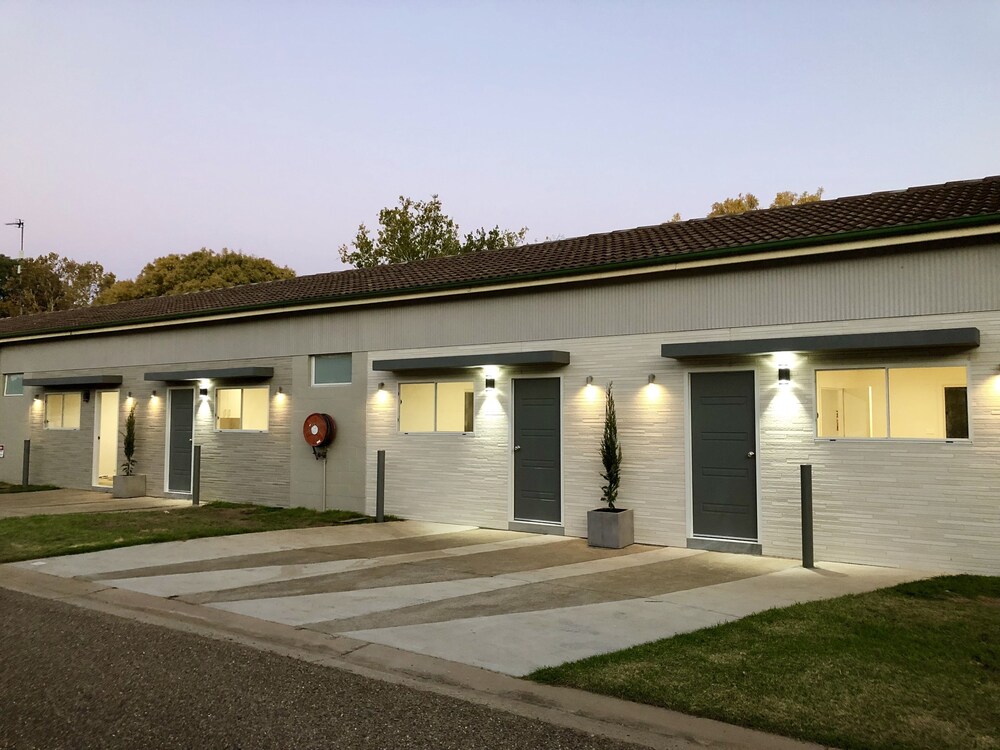 Interior entrance, Gundagai Tourist Suites