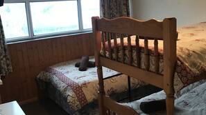 Iron/ironing board, free WiFi, linens