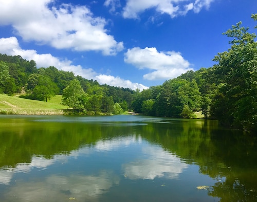 Great Place to stay Cinnamon Valley Resort near Eureka Springs 