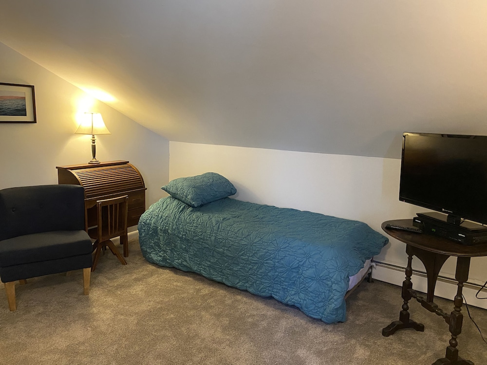 Lakefront House on Breathtaking Greenwood Lake, NY Short Term Rental