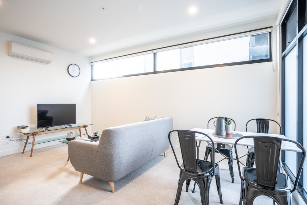 Poplar Apartments