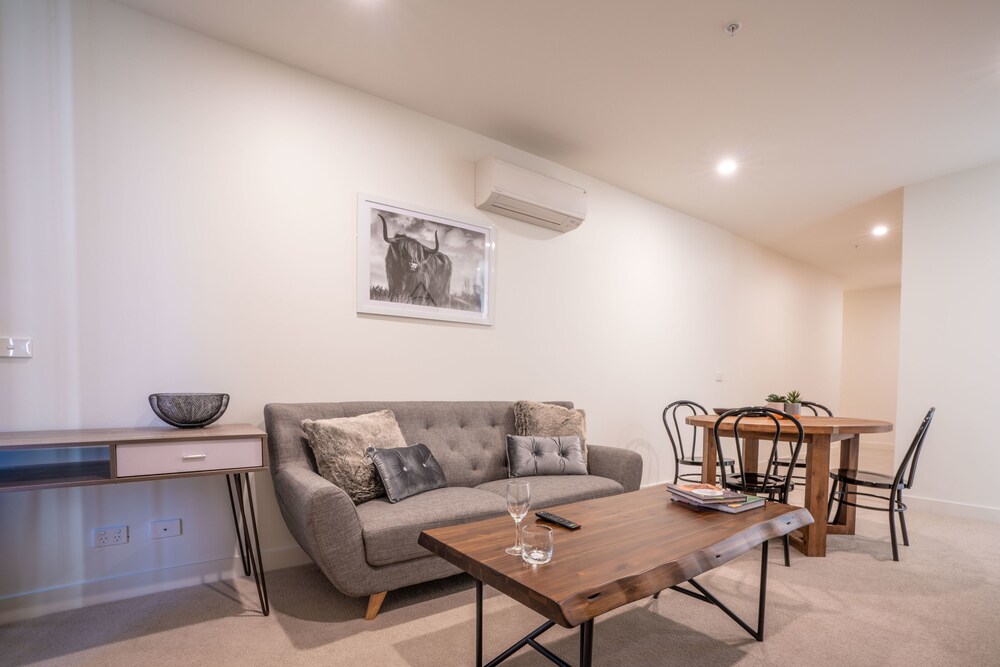 Poplar Apartments