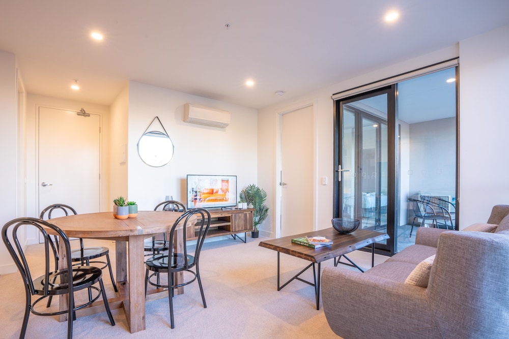 Poplar Apartments